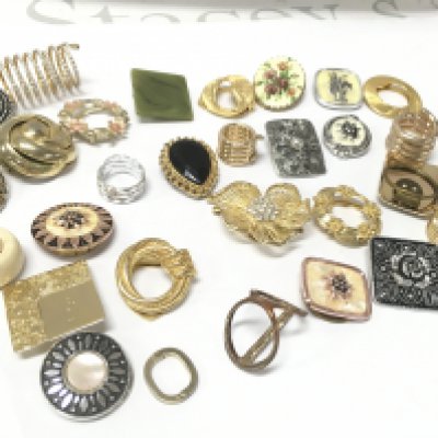 30 vintage scarf clips . Postage cat a