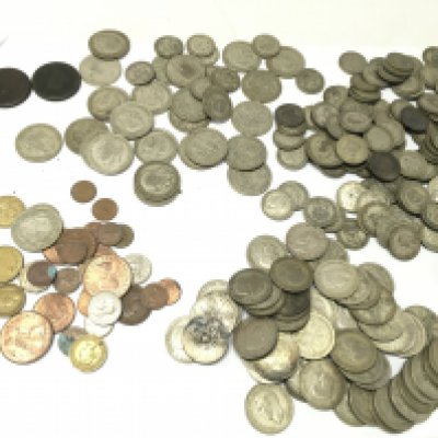 A collection of GB coinage including Florins, Shillings, Half Crowns , King George III cartwheel pennies etc. postage category A