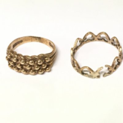 Two 9ct gold rings approximately 5.05g and sizes j 1/2 and M.