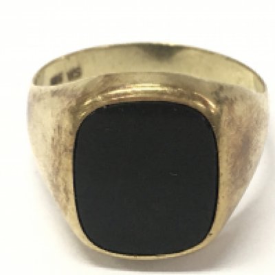 A 14ct gold signet ring , 4.8g total weight. Size W. Postage category A