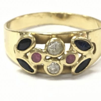 An 18ct gold multi gem stone ring, 2.9g total weight. Size Q. Postage category A