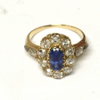 An unmarked sapphire and diamond ring. Size M 1/2 and 3.96g