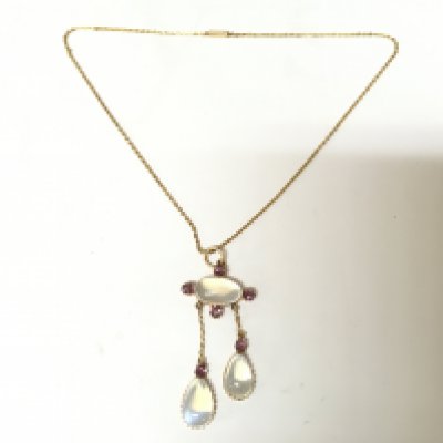 A 15ct amethyst and moonstone pendant necklace. 7.79g