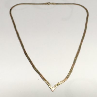 A 9ct gold tri colour necklace. 4.95g