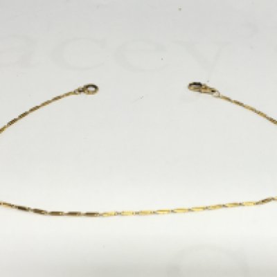 An 18ct gold fancy chain. Approximately 37cm length and 7.2g