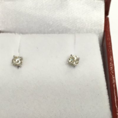 Pair of 18ct white gold diamond solitaire studs. Diamond 0.30ct total,