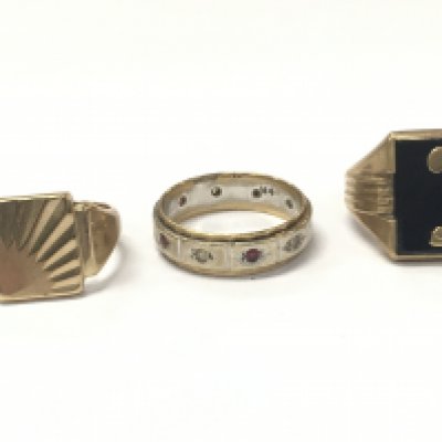 Two 9ct gold signet rings and a 9 carat gold eternity ring, size P/O, O, Q. 16.6g total weight