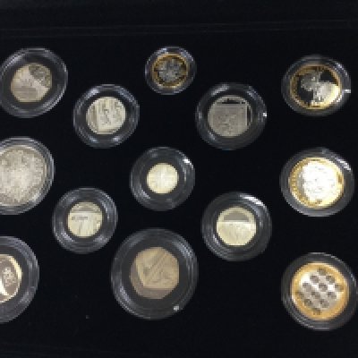 A 2022 silver proof UK coin set.Postage B