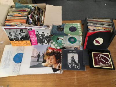 A record case and a box of 7" singles, EPs and LPs by various artists including Pink Floyd, Gene Vincent, OMD and many more.