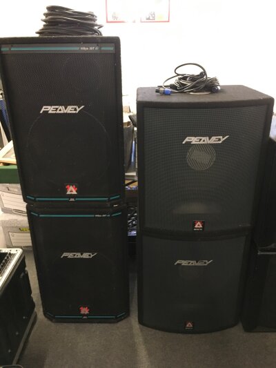 Two pairs of Peavey Hisys PA speakers comprising a pair of upgraded Hisys 115 RX speakers (to 1000W) and a pair of XT 5 speakers (4). The RX speakers come with padded covers. Leads supplied.