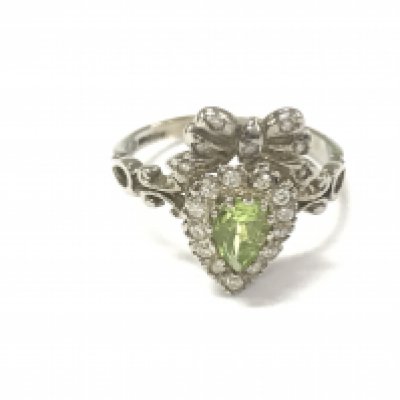 A 9ct white gold bow style ring set with pear shaped peridot and diamonds. Peridot 0.96ct and diamonds 0.50ct approximately. Size L
