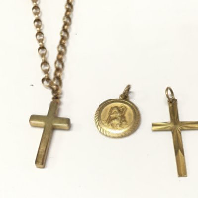 A 9ct gold belcher style chain with cross pendant and two other 9ct gold pendants. 9.64g
