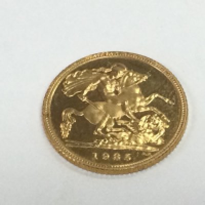 A 1985 gold 1/2 sovereign. Shipping category A.