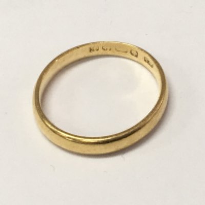 A 22ct wedding band. 2.16g