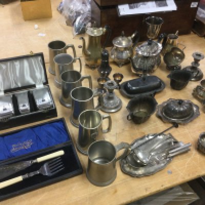 A collection of silver plated and metalware items. Shipping category D.
