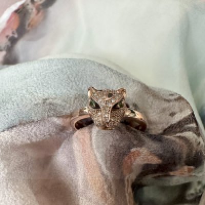 A 14k stamped rose gold gold panther ring with a stone set head. Approx weight 2.85 grams. Size P.
