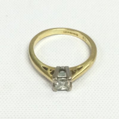 An 18ct gold solitaire diamond ring, approx 2.4g and approx size H. Shipping category A.