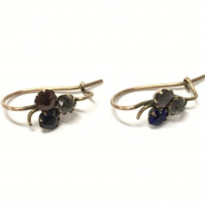 A pair of gemstone earrings . Postage category A- NO RESERVE