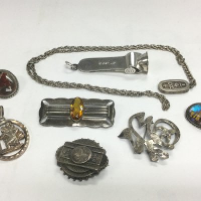 A mixed lot of silver jewellery and a silver cigar cutter. Shipping category A.