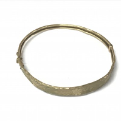 A 9ct gold bangle. 5.48g Postage A