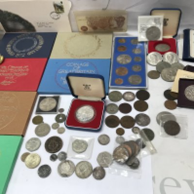 A collection of assorted coinage including coin sets commemorative coins and some nice early examples including an 1817 half crown and a 1901 one shilling