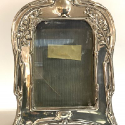 A hallmarked silver photo frame. 20cm. Birmingham 1907,m W J Myatt & Co.