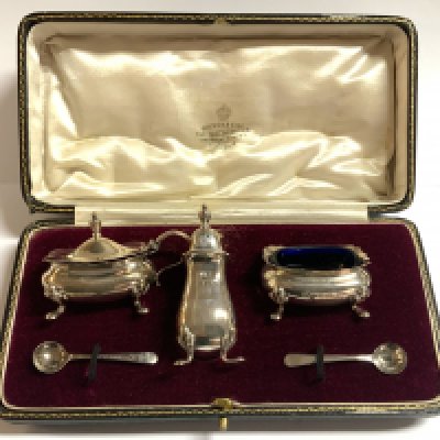 A cased hallmarked silver cruet set, Wilson & Gill.