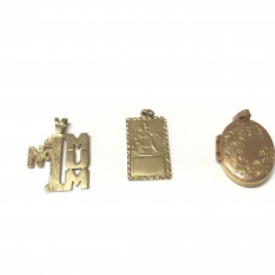 Two 9ct gold pendants and a 9ct gold locket. 6.39g
