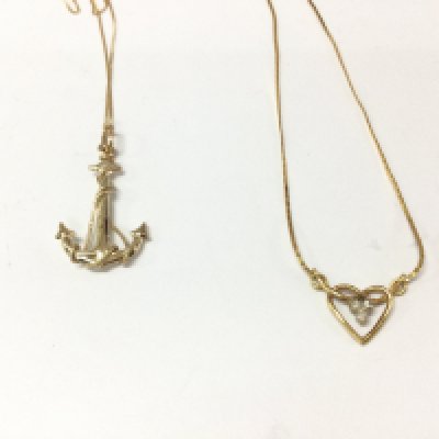 A 9ct gold chain with anchor pendant and a 9ct gold necklace. 3.93g total. Postage A