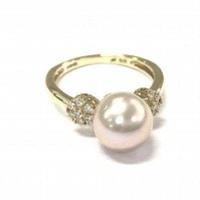 A 9ct gold cultured greyish peach Pearl and diamond daisy style ring. Size M and 2.93g