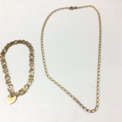 A 9ct gold gate bracelet and a 9ct gold chain. 6.57g Postage A