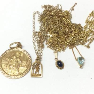 A collection of assorted 9ct gold including pendants and chains some A/F 18.16g 1 14k gold chain 0.96g Postage A