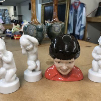 A Lorna Bailey limited edition "head" vase 59/100, together with three White Cherub figurines
