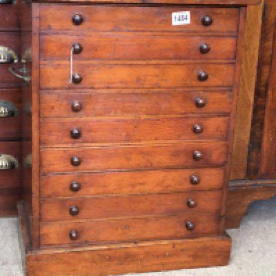 A mahogany collector&#2013266057۪s cabinet, fitted with 9 drawers, on a plinth base. 63cm x 50cm x 30cm