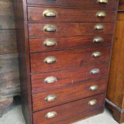 A mahogany collector&#2013266057۪s cabinet fitted with 8 drawers. 104cm x 35cm x 72cm