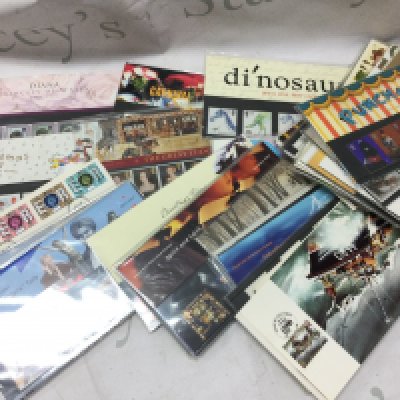 A collection of pictorial presentation packs and first day covers . Postage catb- NO RESERVE