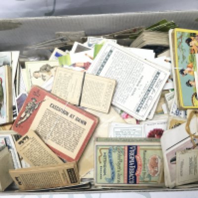 A shoe box of loose cigarette and trade cards including Wills, Players. Postage category B