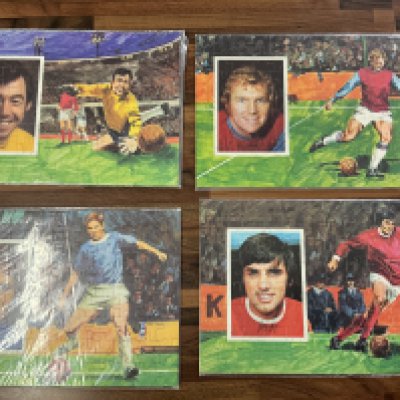 Football Memorabilia Box: Italy 1990 World Cup glasses, George Cohen signed educated book, 4 sealed puzzles of Banks Moore Best and Ball, 1966 World Cup magazine, 2 shirts and more.