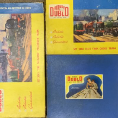 Hornby Dublo Set 2006 0-6-0 tank goods train, EDG17, together with 2 boxes of train tracks and accessories.