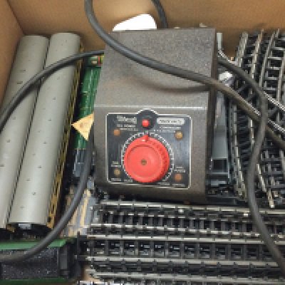 A train set including Tri-ang track pieces, P.5 power power unit . Postage category B- NO RESERVE