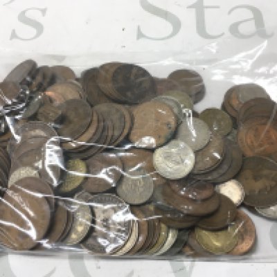 A collection of pennies and other British and world coinage ,no reserve postage cat A
