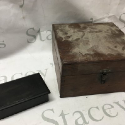 Two boxes 4 & 12cm tall. Postage cat b