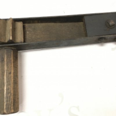 A ww1 has rattle . Postage category b