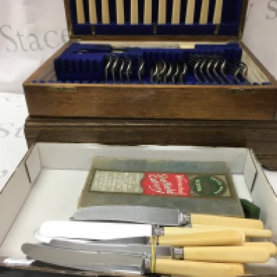 Two boxed canteens of cutlery and various knife sets . No reserve