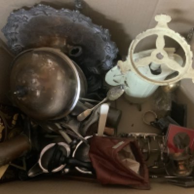 A large collection of silver plate and mixed odds. (D)