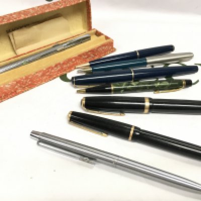 A collection of vintage pens including Parker, Paper mate, Super Golmet. Postage category B