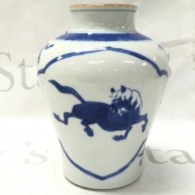 A Chinese blue and white Horse vase , 18cm tall. This lot cannot be posted