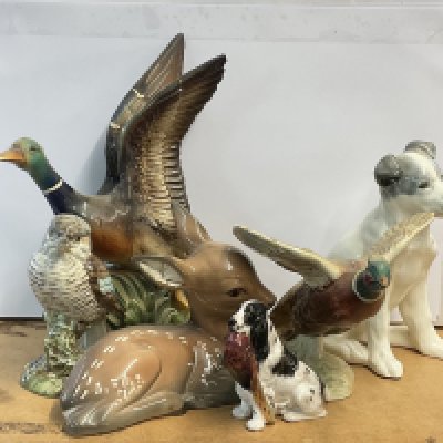 A variety of ceramic animal figures to include Beswick, Midwinter, USSR, Royal Doulton, Jemma.- NO RESERVE