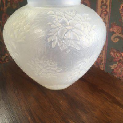 A Lalique Esterel lamp vase 18 cm .