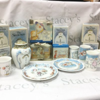 Royal Doulton snowman collection including boxed mugs, ginger jar, plates and other snowman items.this lot cannot be posted